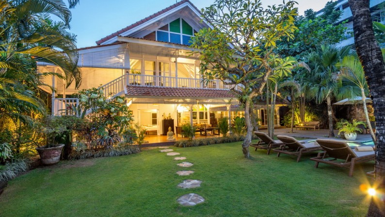 Freehold Luxury Villa 6 Bedrooms In The Heart of Petitenget, Seminyak