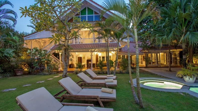 Freehold Luxury Villa 6 Bedrooms In The Heart of Petitenget, Seminyak