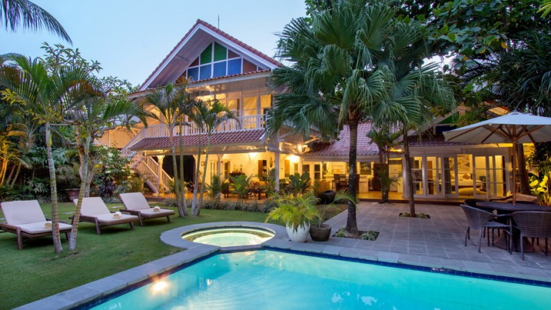 Freehold Luxury Villa 6 Bedrooms In The Heart of Petitenget, Seminyak