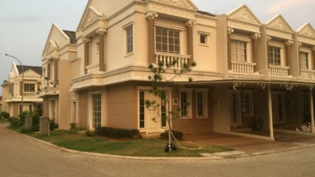 DIJUAL MURAH RUMAH MEWAH DAN STRATEGIS DI GREEN LAKE CITY , JAKARTA BARAT