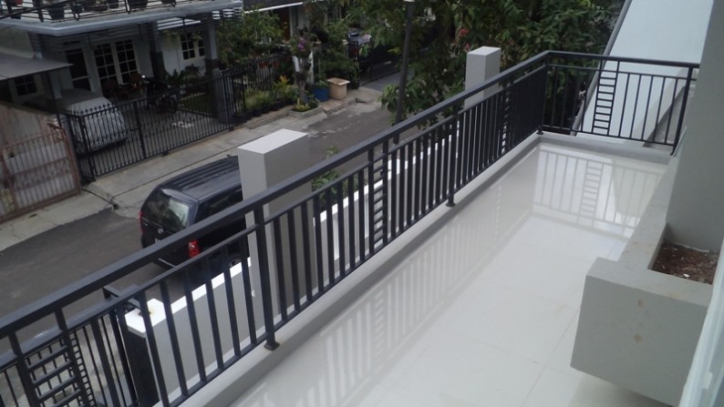 Dijual Rumah di Jl. Janur Elok - Kelapa Gading, Jakarta Utara