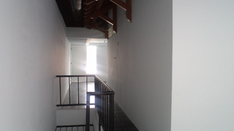 Dijual Rumah di Jl. Janur Elok - Kelapa Gading, Jakarta Utara