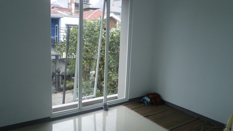 Dijual Rumah di Jl. Janur Elok - Kelapa Gading, Jakarta Utara