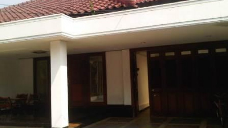 Rumah Bagus di Menteng Disewakan