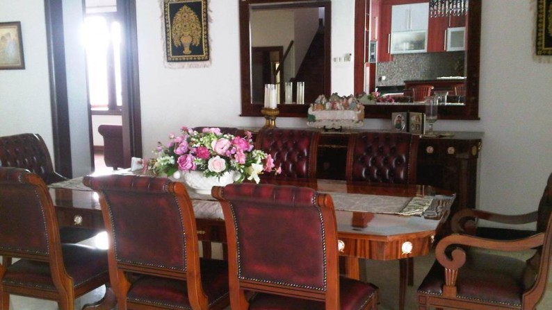 Rumah Bagus di Menteng Disewakan