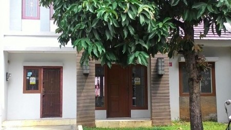 Disewakan rumah 2lantai lokasi terdepan grandwisata bekasi.