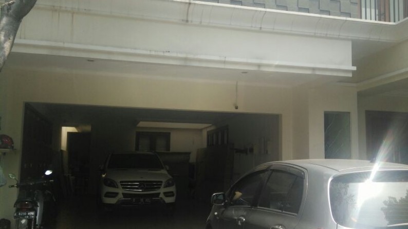 Rumah Minimalis,Asri di Pondok Indah Jakarta Selatan