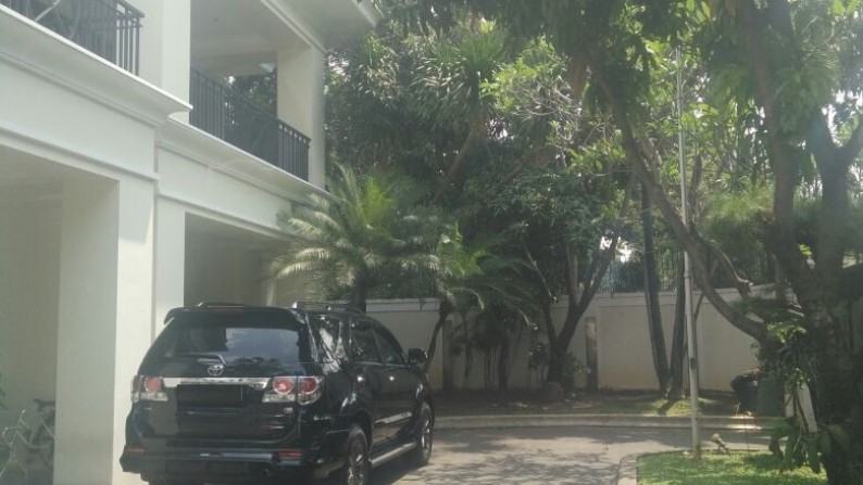 Rumah Minimalis,Asri di Pondok Indah Jakarta Selatan