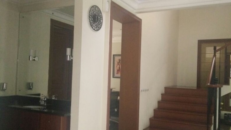 Rumah Minimalis,Asri di Pondok Indah Jakarta Selatan