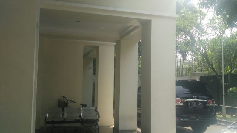 Rumah Minimalis,Asri di Pondok Indah Jakarta Selatan