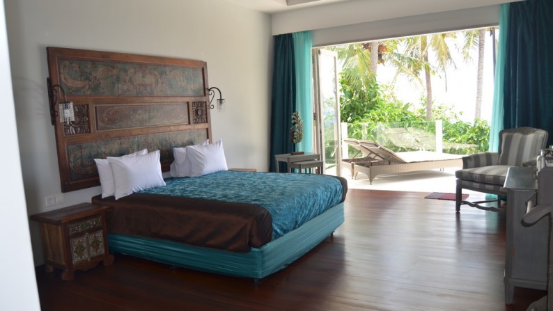 Freehold Beachfront Private Villa at Padang Bai