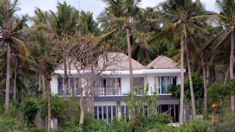 Freehold Beachfront Private Villa at Padang Bai