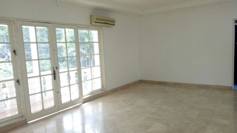 DISEWA Rumah Mewah di Jalan Raya Hangtuah (For Rent)