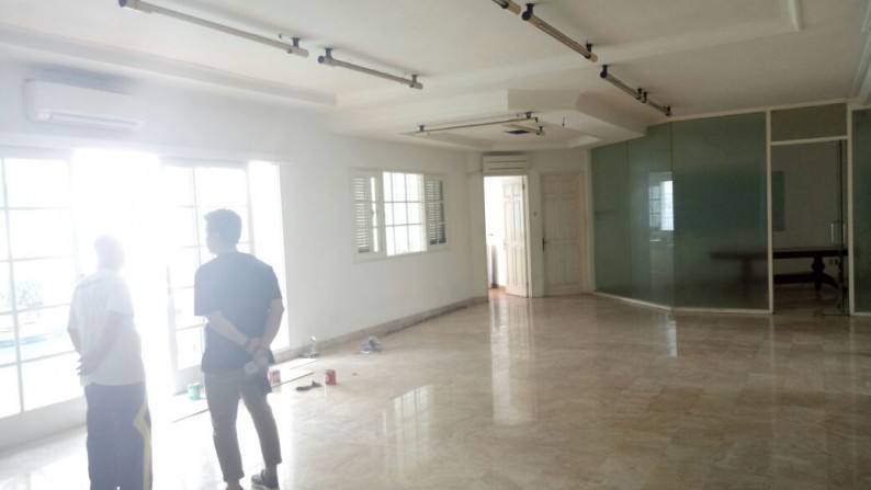 DISEWA Rumah Mewah di Jalan Raya Hangtuah (For Rent)