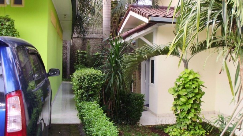 Dijual Rumah Bagus 2 Lantai dan Luas di Cinere