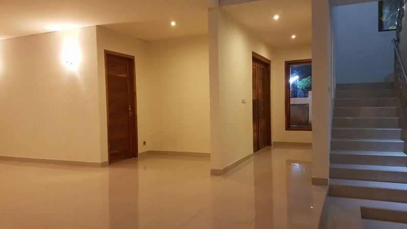 DIJUAL MURAH RUMAH ASRI DIKAWASAN LOKASI STRATEGIS KOMPLEK DPR,JAKARTA SELATAN