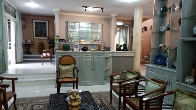 Rumah Nyaman dan Luas di Cinere