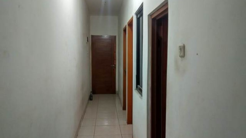 Rumah 3 lantai di Jalan Utama