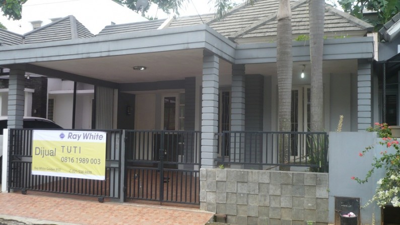 Dijual rumah rapih terawat, sangat strategis, SHM, bisa KPR, Serpong Park , Serpong Tangerang Selatan.