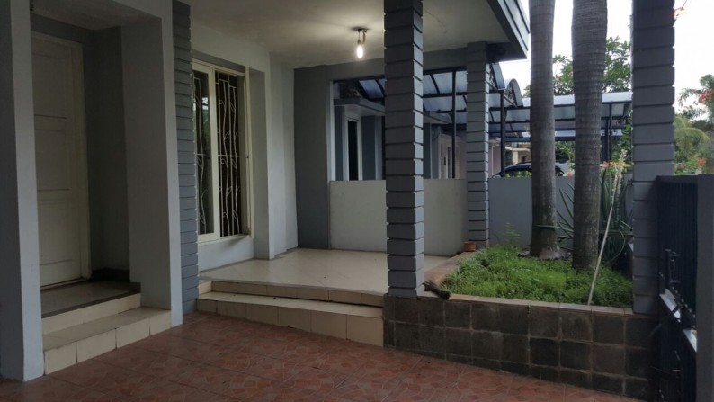 Dijual rumah rapih terawat, sangat strategis, SHM, bisa KPR, Serpong Park , Serpong Tangerang Selatan.