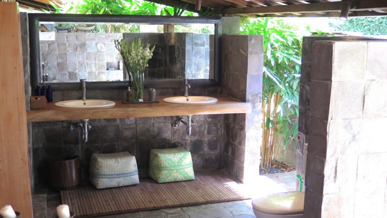 Peaceful Villa with Large Garden in Jimbaran