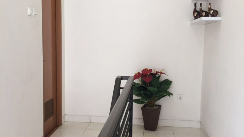 Rumah Siap Huni, Strategis, dan Nyaman @Venice, Graha Raya, Bintaro