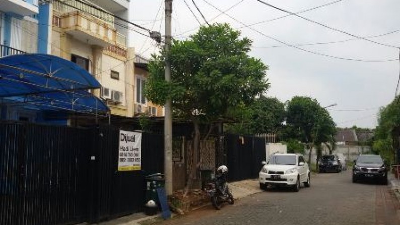 Rumah 2,5 lantai dalam cluster harga Bagus