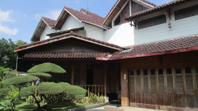 RUMAH ASRI PLUS FURNITURE DI JL. KALIURANG KM13.5, NGAGLIK, SLEMAN