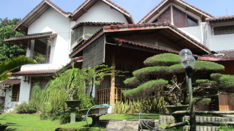 RUMAH ASRI PLUS FURNITURE DI JL. KALIURANG KM13.5, NGAGLIK, SLEMAN