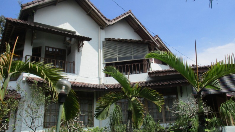 RUMAH ASRI PLUS FURNITURE DI JL. KALIURANG KM13.5, NGAGLIK, SLEMAN