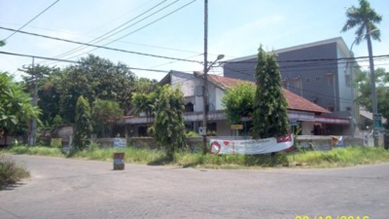 Rumah di Kutisari Indah Utara, Lokasi bagus, Hoek, row jalan lebar, bebas banjir.