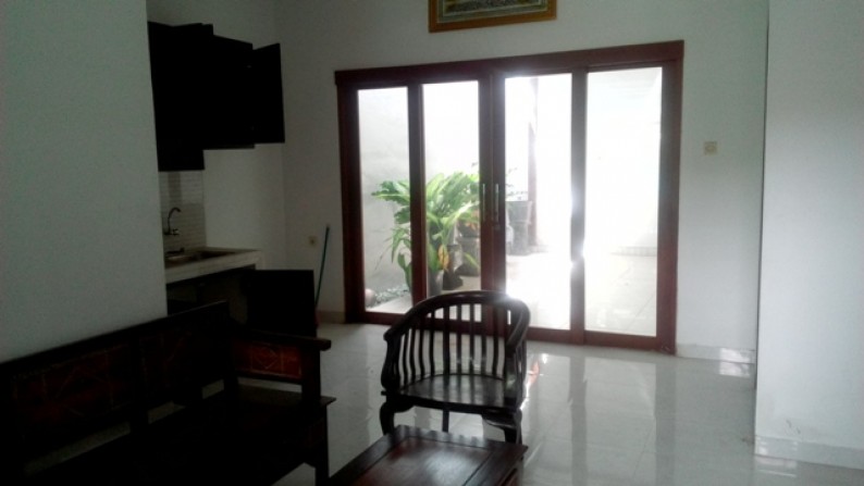 For Sale House in Good Neighborhood Jimbaran , close to Mc Donald , 15 minutes to airport , 15 minutes to Four Season Beach