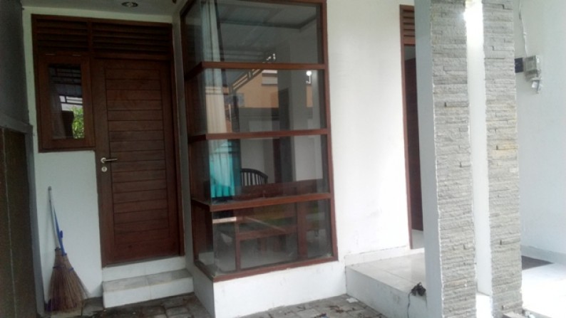 For Sale House in Good Neighborhood Jimbaran , close to Mc Donald , 15 minutes to airport , 15 minutes to Four Season Beach