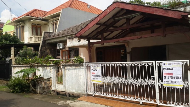 Rumah Tua di  Cempaka Putih Barat  lokasi strategis