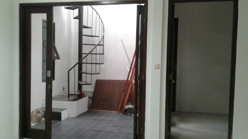 Rumah Bagus,siap huni,Nyaman & Aman di Cirendeu