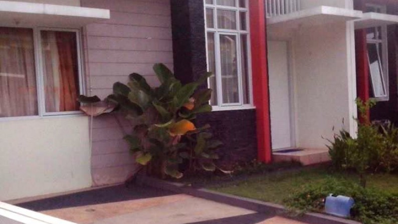 Dijual Rumah Gaya Minimalis dan Bagus di Aquatic Graden, Grand Wisata