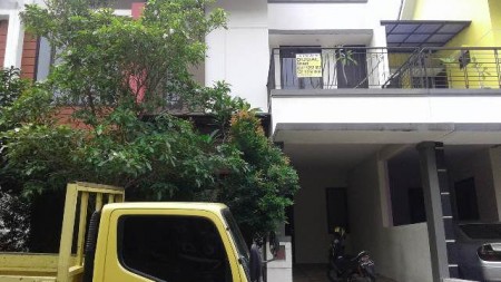 DIJUAL SUPER MURAH RUMAH BERLOKASI STRATEGIS DI GRAHA RAYA