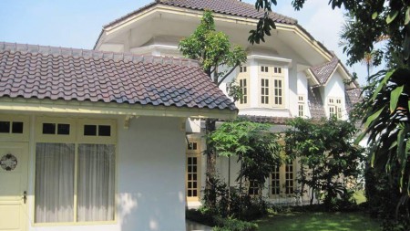 Rumah 7BR Bonang Menteng Area Strategis Harga Bagus