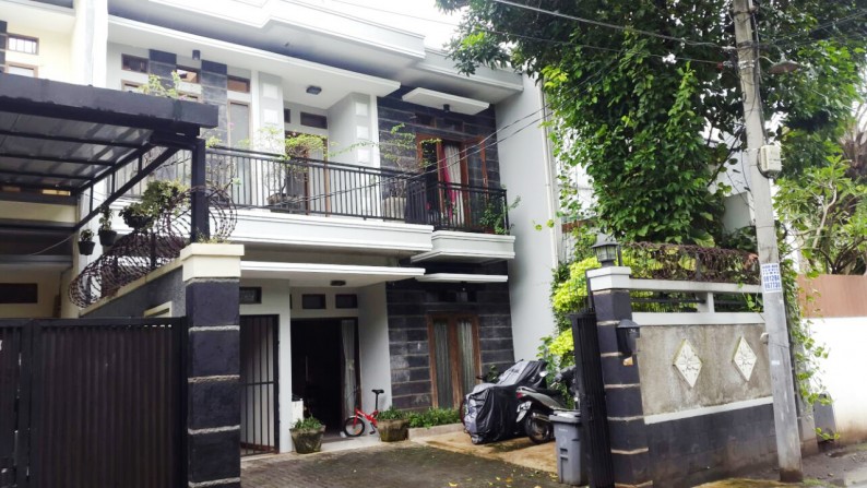 Di Jual Rumah siap huni, Lokasi sangat strategis Kemang Jakarta Selatan