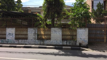 Rumah pinggir jalan di Pesanggrahan Jakarta Selatan