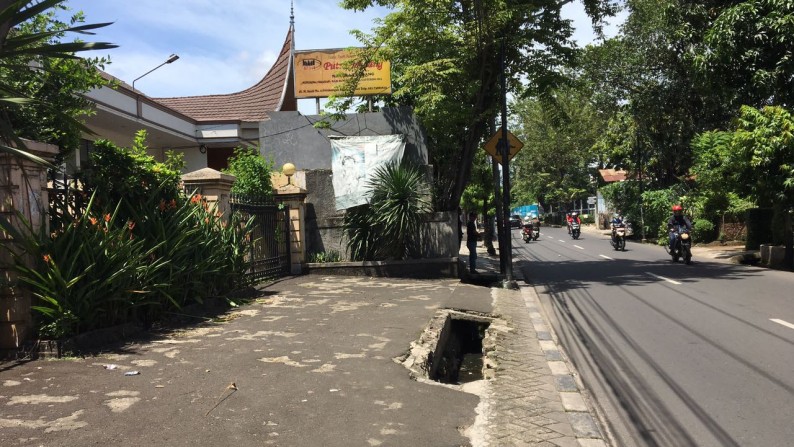 Rumah pinggir jalan di Pesanggrahan Jakarta Selatan