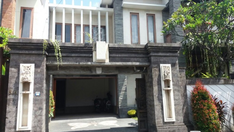 Luxurious House at Renon Denpasar