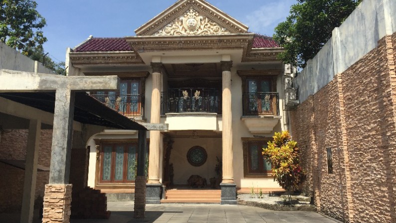 RUMAH MEWAH BERGAYA KLASIK JL. KADIROJO PURWOMARTANI, KALASAN, SLEMAN