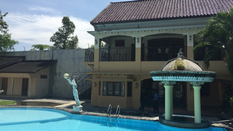 RUMAH MEWAH BERGAYA KLASIK JL. KADIROJO PURWOMARTANI, KALASAN, SLEMAN