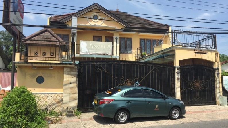 RUMAH MEWAH BERGAYA KLASIK JL. KADIROJO PURWOMARTANI, KALASAN, SLEMAN