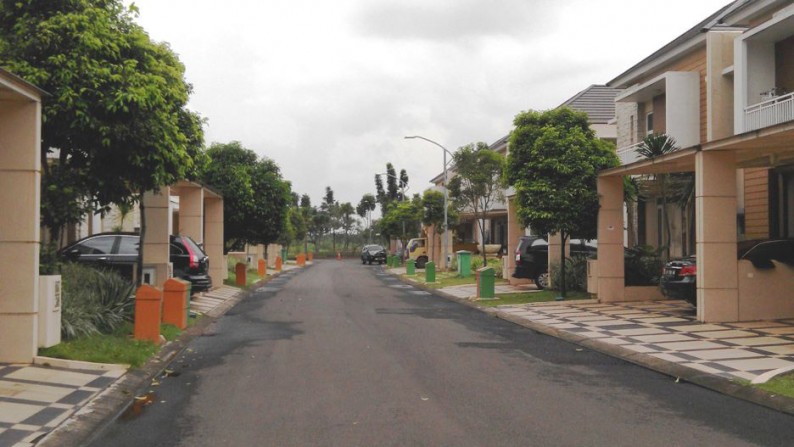 Rumah Cantik Mewah Type Premium Dijual di cluster Lotus, Summarecon Bekasi