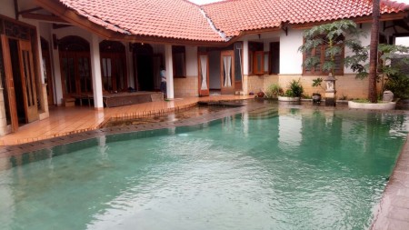 Rumah Ada Kolam Renang,siap huni di Bumi Bintaro Permai Jakarta Selatan