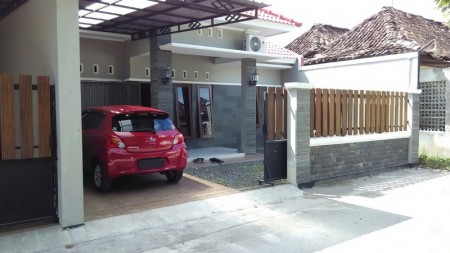 HUNIAN MODERN + FURNITURE DIJETISPRINGGAN, GODEAN, SLEMAN