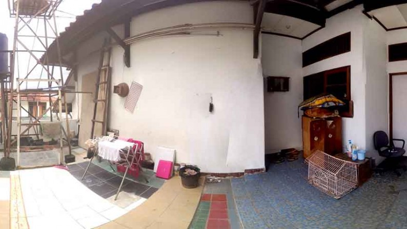 Rumah Mewah di Pondok Bambu sangat nyaman strategis furnished dan untuk inv
