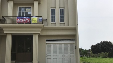 Dijual Rumah Cluster West Europe - Green Lake City, Jakarta Barat